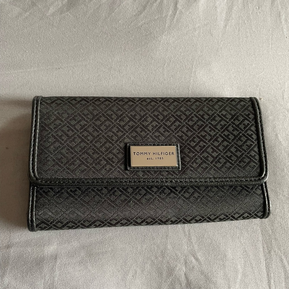 Tommy Hilfiger wallet